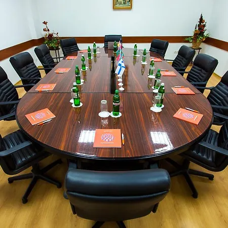 מלון Conference Suputnyk
